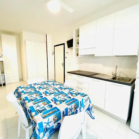 Studio Ferienwohnung In Mit Schwimmbad Im Ersten Stock *