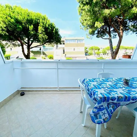 Studio Ferienwohnung In Mit Schwimmbad Im Ersten Stock Lido delle Nazioni