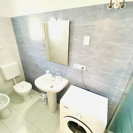 Studio Ferienwohnung In Mit Schwimmbad Im Ersten Stock