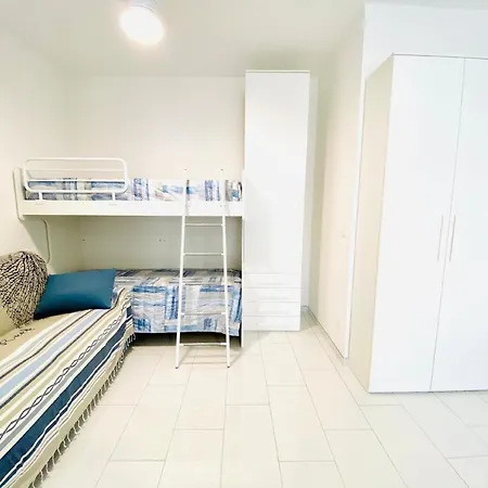 Studio Ferienwohnung In Mit Schwimmbad Im Ersten Stock * 利多尔德纳西奥尼